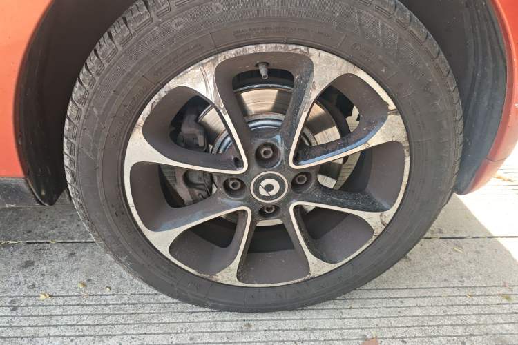 Used smart fortwo 2015 1.0L 52 kW Hardtop Passion Edition Right Front Wheel Hub