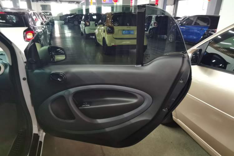 Used smart fortwo 2015 1.0L 52 kW hardtop Dynamic version Right Rear Door Interior