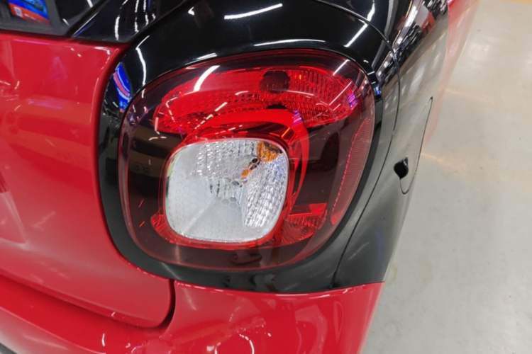 Used smart fortwo 2015 1.0L 52 kW Hardtop Passion Edition Right Rear Taillight