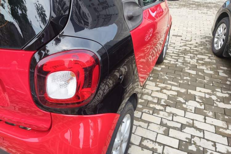 Used smart fortwo 2015 1.0L 52 kW hardtop Dynamic version Right Rear Taillight