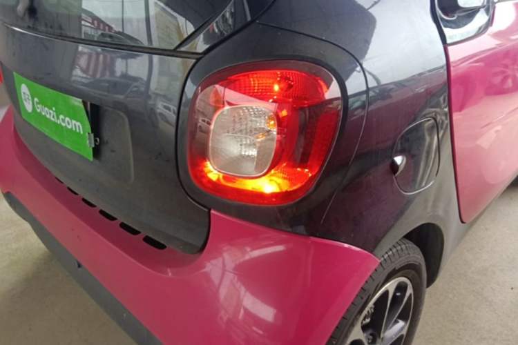 Used smart fortwo 2015 1.0L 52 kW Hardtop Passion Edition Right Rear Taillight