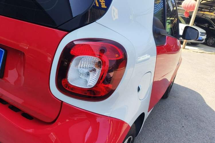 Used smart fortwo 2015 1.0L 52 kW Hardtop Passion Edition Right Rear Taillight