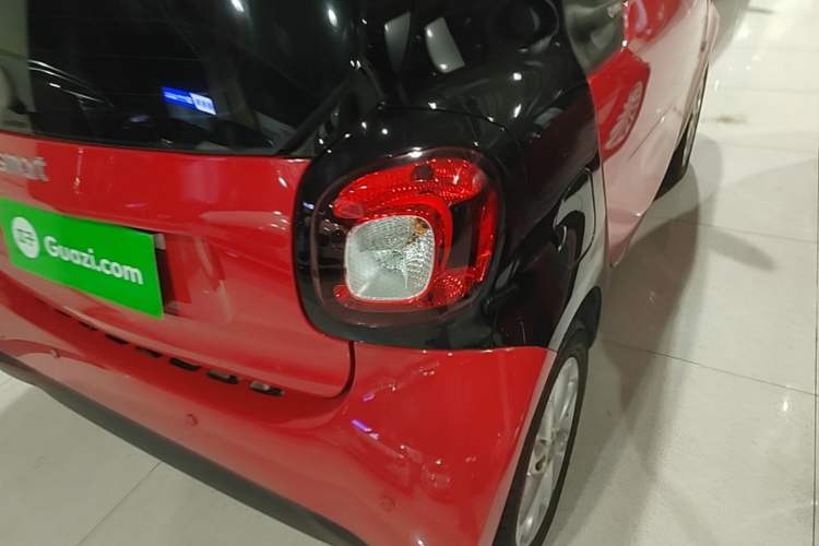 Used smart fortwo 2015 1.0L 52 kW hardtop Dynamic version Right Rear Taillight