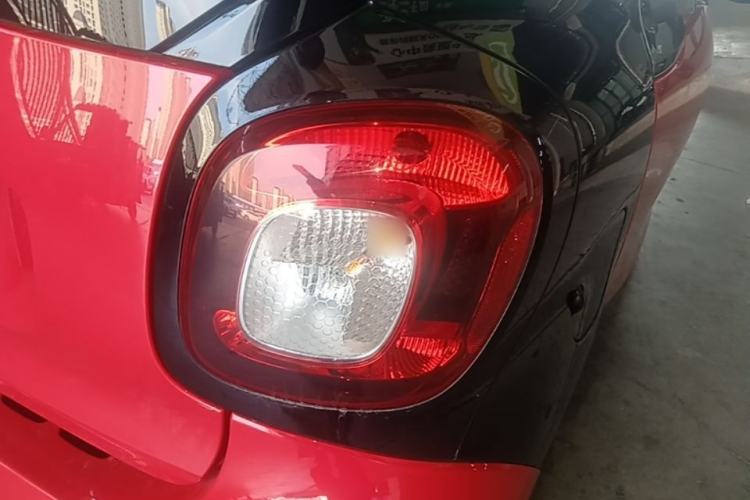 Used smart fortwo 2015 1.0L 52 kW hardtop Dynamic version Right Rear Taillight