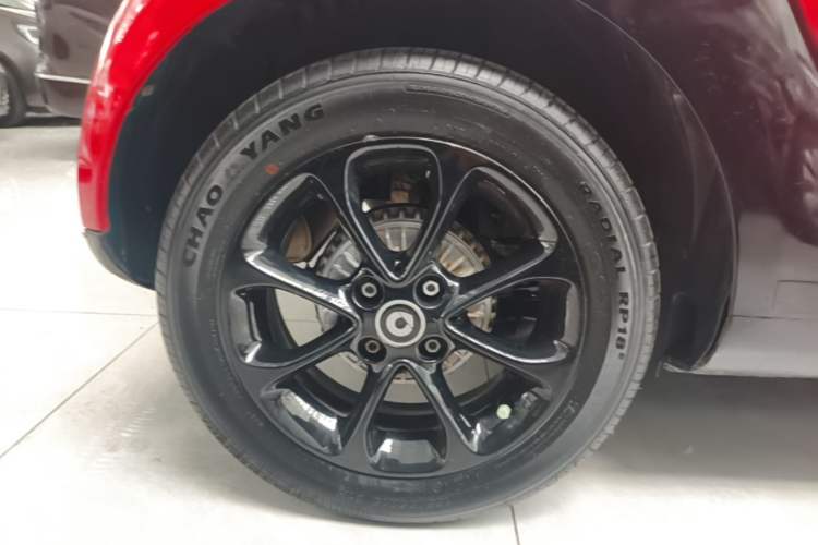Used smart fortwo 2015 1.0L 52 kW hardtop Dynamic version Right Rear Wheel Hub