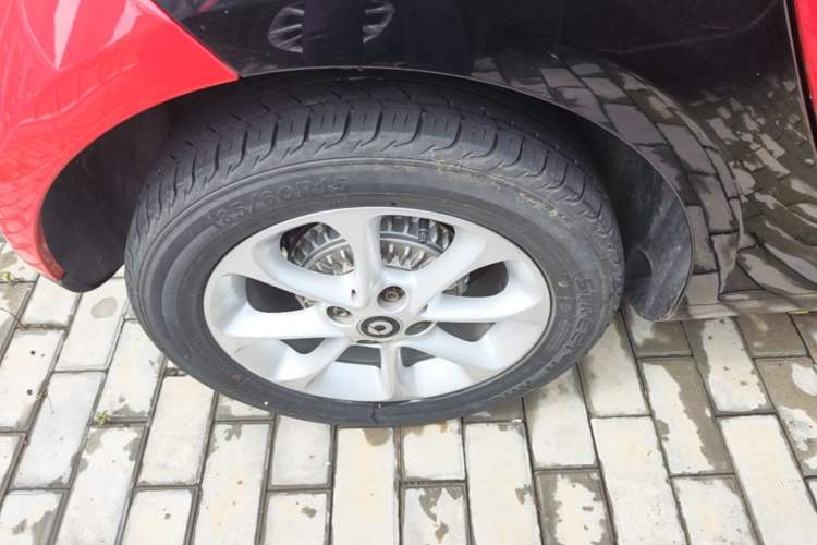 Used smart fortwo 2015 1.0L 52 kW hardtop Dynamic version Right Rear Wheel Hub