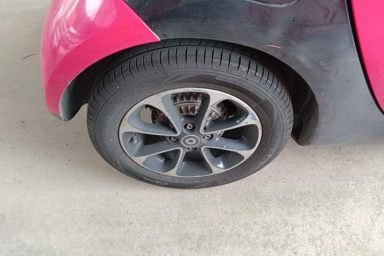 Used smart fortwo 2015 1.0L 52 kW Hardtop Passion Edition Right Rear Wheel Hub