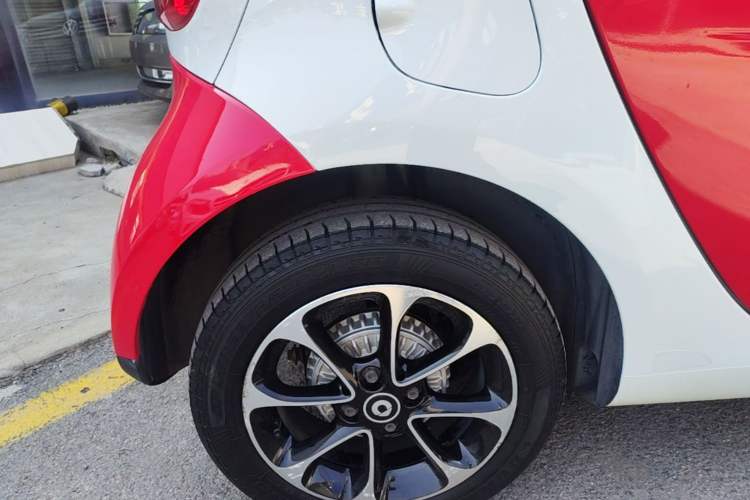 Used smart fortwo 2015 1.0L 52 kW Hardtop Passion Edition Right Rear Wheel Hub