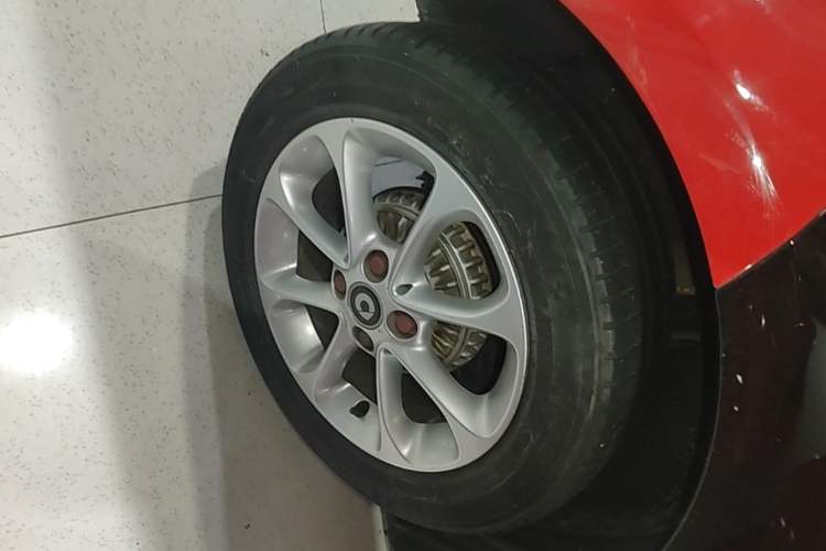 Used smart fortwo 2015 1.0L 52 kW hardtop Dynamic version Right Rear Wheel Hub