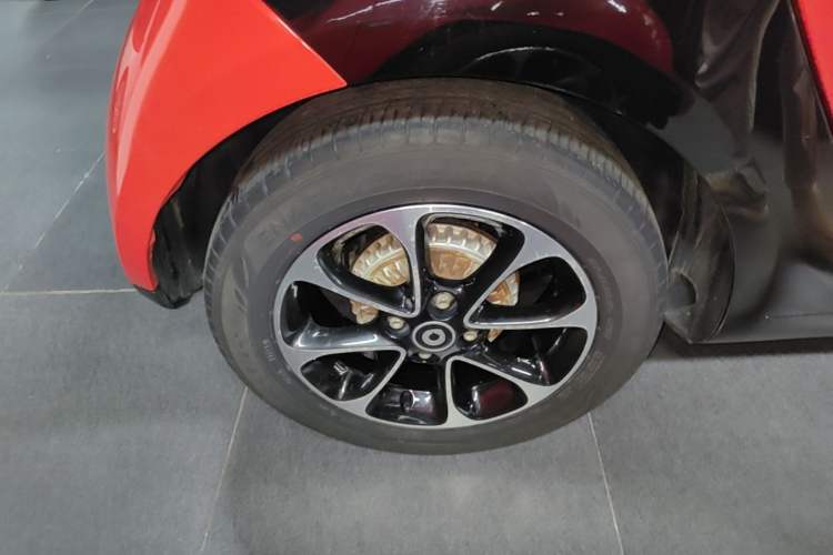 Used smart fortwo 2015 1.0L 52 kW Hardtop Passion Edition Right Rear Wheel Hub