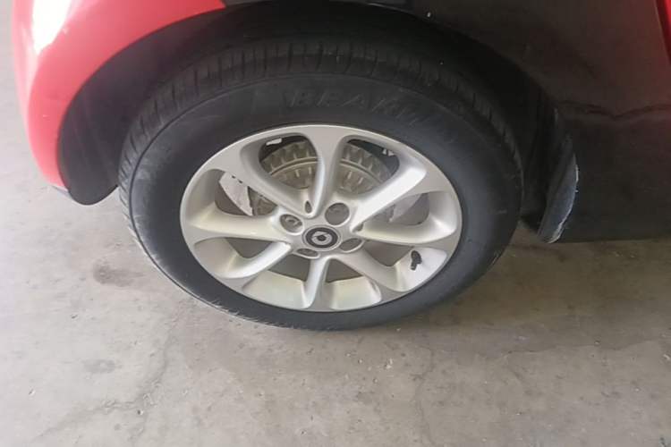 Used smart fortwo 2015 1.0L 52 kW hardtop Dynamic version Right Rear Wheel Hub