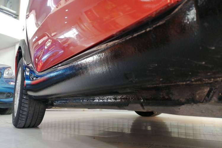 Used smart fortwo 2015 1.0L 52 kW hardtop Dynamic version Right Side Sill
