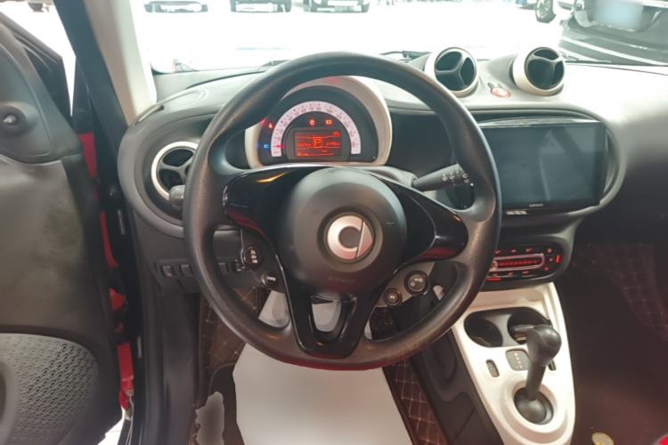Used smart fortwo 2015 1.0L 52 kW hardtop Dynamic version Steering Wheel