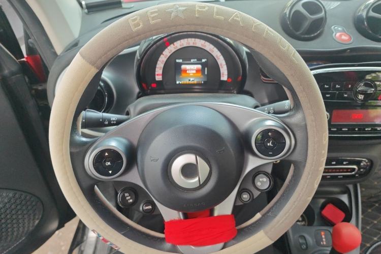 Used smart fortwo 2015 1.0L 52 kW Hardtop Passion Edition Steering Wheel