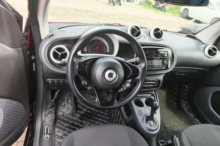 Used smart fortwo 2015 1.0L 52 kW hardtop Dynamic version Steering Wheel