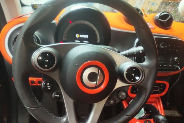 Used smart fortwo 2015 1.0L 52 kW Hardtop Passion Edition Steering Wheel