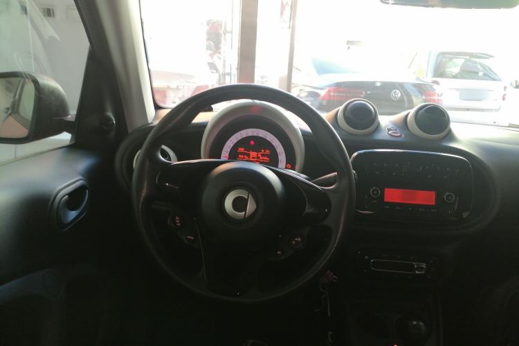 Used smart fortwo 2015 1.0L 52 kW hardtop Dynamic version Steering Wheel