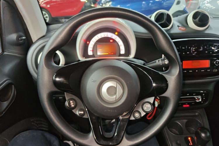 Used smart fortwo 2015 1.0L 52 kW hardtop Dynamic version Steering Wheel