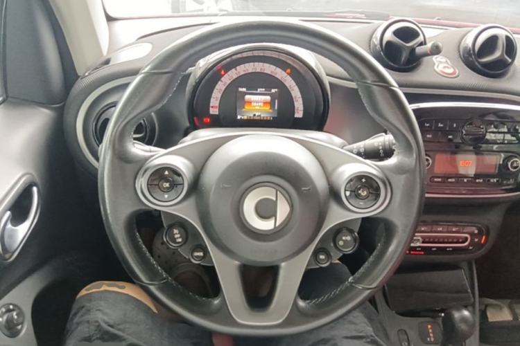 Used smart fortwo 2015 1.0L 52 kW Hardtop Passion Edition Steering Wheel