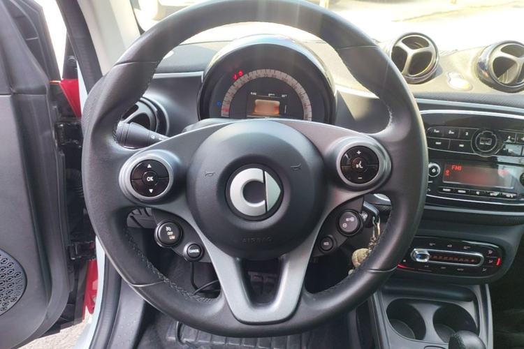 Used smart fortwo 2015 1.0L 52 kW Hardtop Passion Edition Steering Wheel