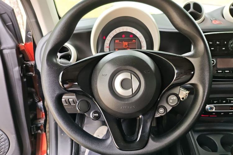 Used smart fortwo 2015 1.0L 52 kW hardtop Dynamic version Steering Wheel