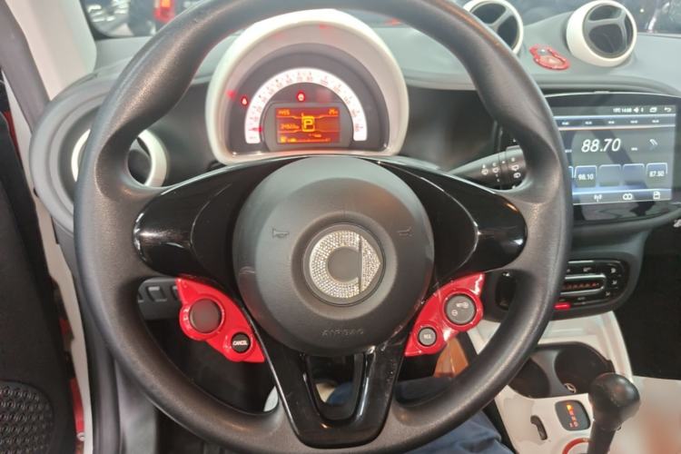Used smart fortwo 2015 1.0L 52 kW hardtop Dynamic version Steering Wheel