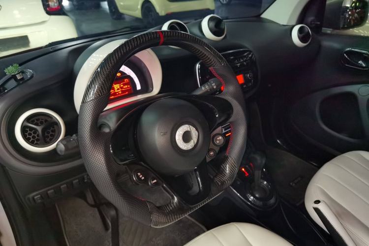 Used smart fortwo 2015 1.0L 52 kW hardtop Dynamic version Steering Wheel