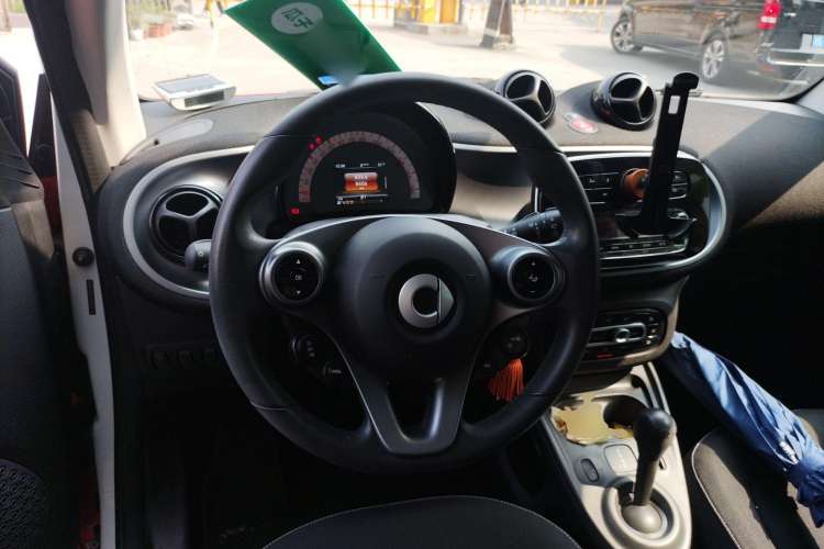 Used smart fortwo 2015 1.0L 52 kW Hardtop Passion Edition Steering Wheel
