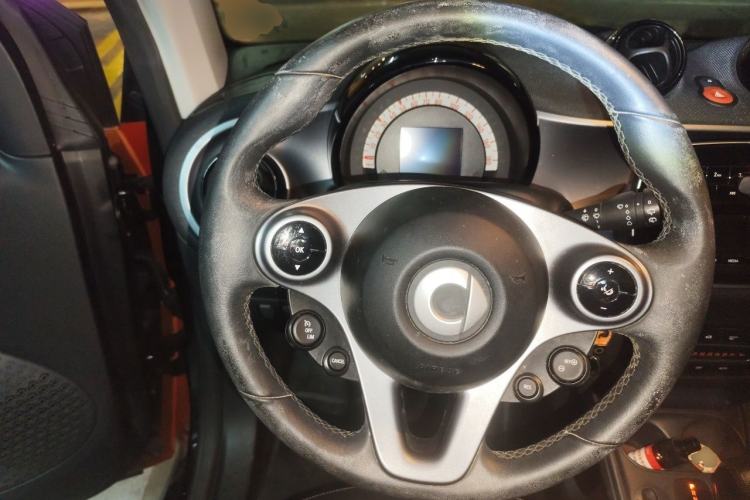 Used smart fortwo 2015 1.0L 52 kW Hardtop Passion Edition Steering Wheel