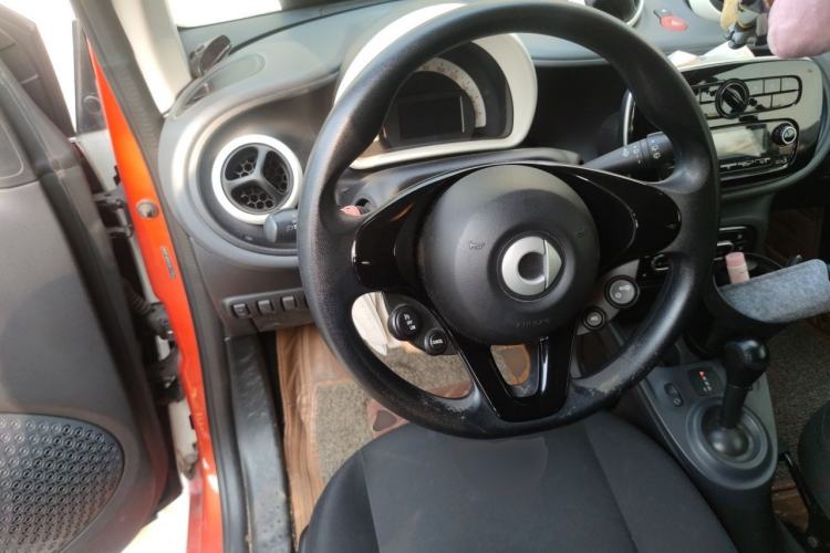 Used smart fortwo 2015 1.0L 52 kW hardtop Dynamic version Steering Wheel