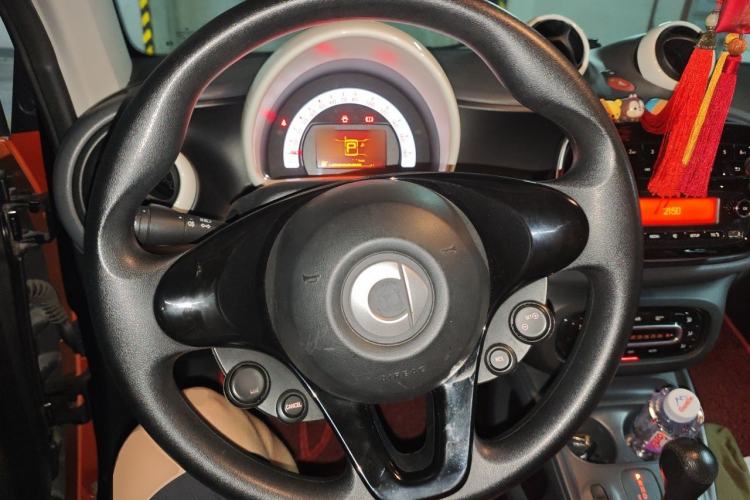 Used smart fortwo 2015 1.0L 52 kW hardtop Dynamic version Steering Wheel