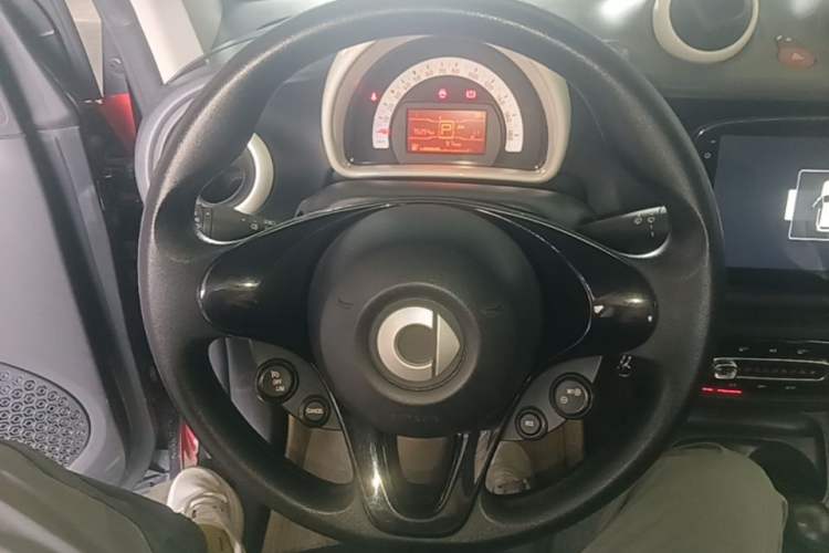 Used smart fortwo 2015 1.0L 52 kW hardtop Dynamic version Steering Wheel