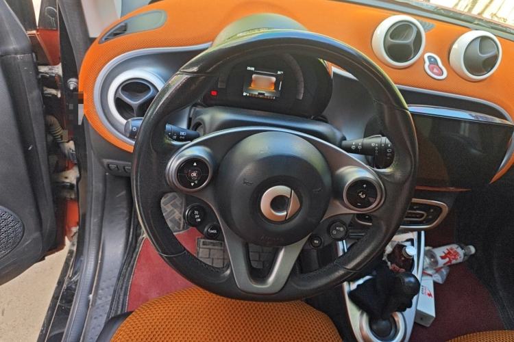 Used smart fortwo 2015 1.0L 52 kW Hardtop Passion Edition Steering Wheel