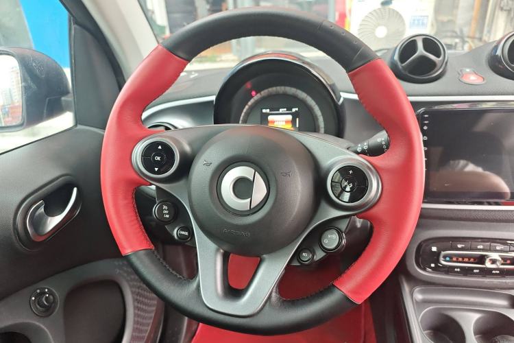Used smart fortwo 2015 1.0L 52 kW Hardtop Passion Edition Steering Wheel