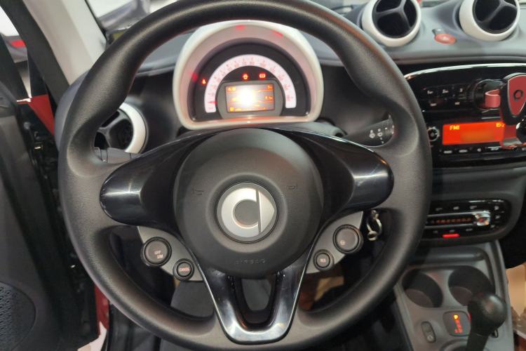 Used smart fortwo 2015 1.0L 52 kW hardtop Dynamic version Steering Wheel