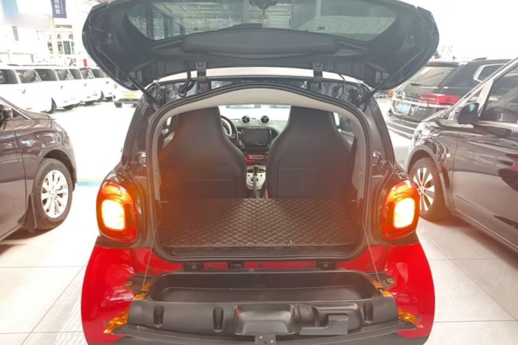 Used smart fortwo 2015 1.0L 52 kW hardtop Dynamic version Trunk