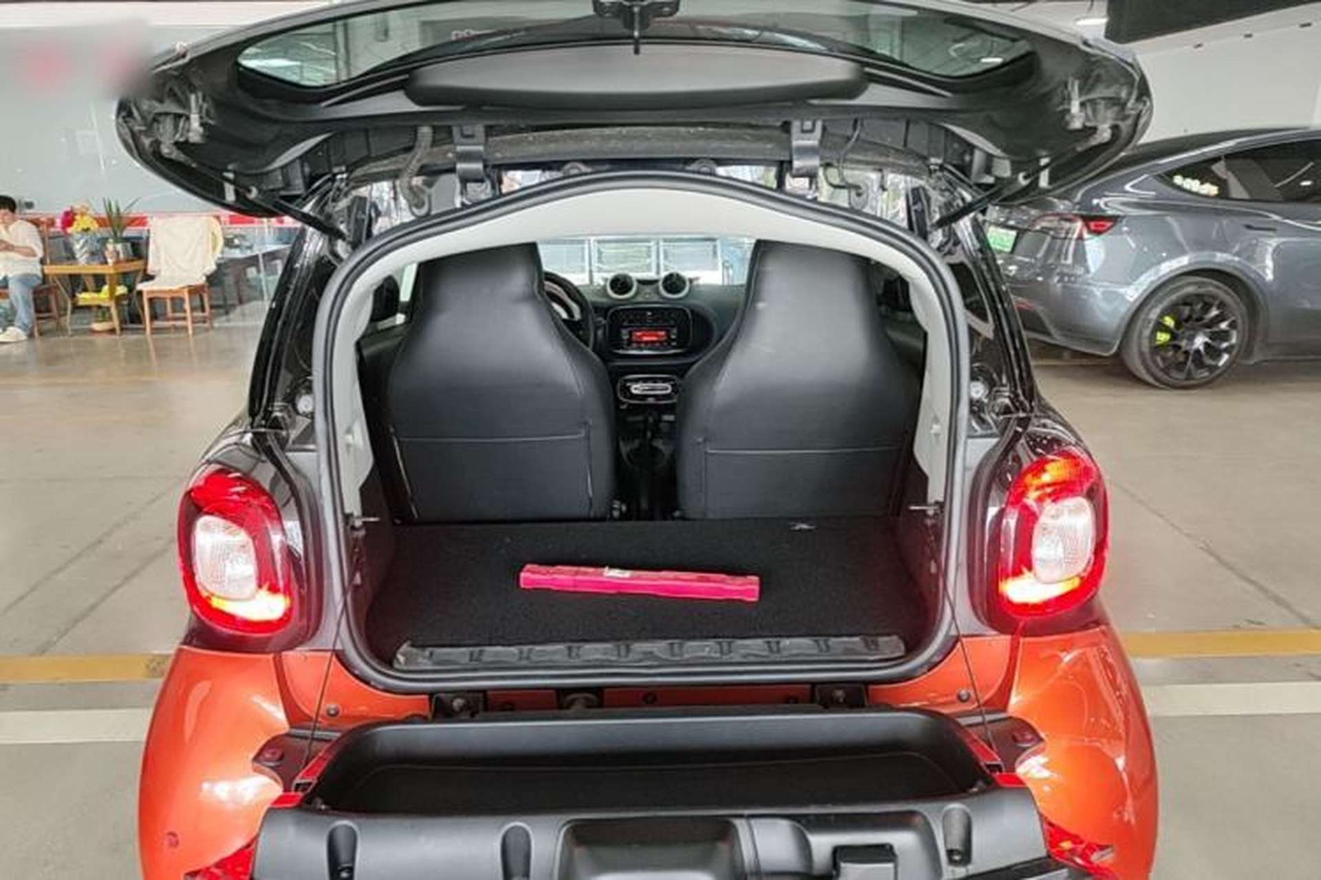 Used smart fortwo 2015 1.0L 52 kW hardtop Dynamic version Trunk
