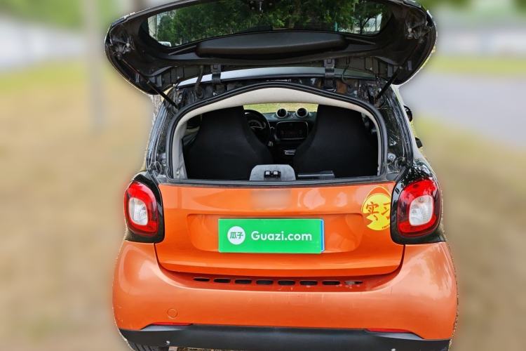 Used smart fortwo 2015 1.0L 52 kW hardtop Dynamic version Trunk