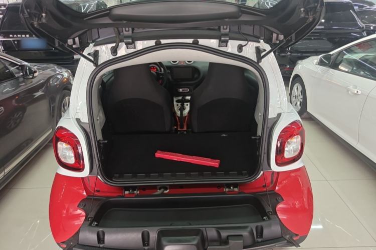 Used smart fortwo 2015 1.0L 52 kW hardtop Dynamic version Trunk
