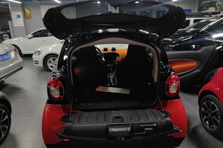 Used smart fortwo 2015 1.0L 52 kW Hardtop Passion Edition Trunk