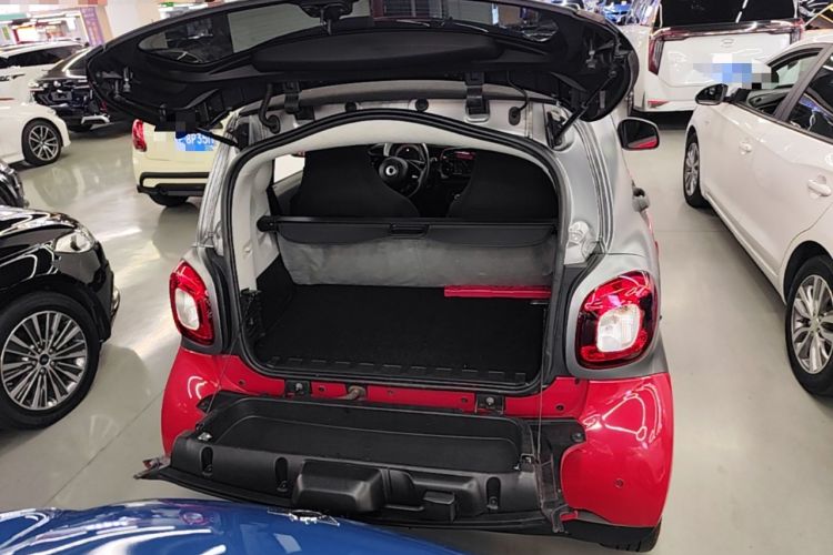 Used smart fortwo 2015 1.0L 52 kW hardtop Dynamic version Trunk