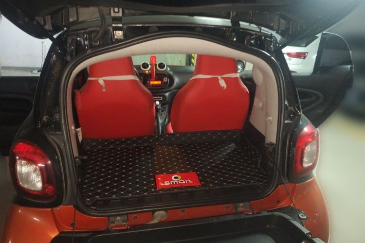 Used smart fortwo 2015 1.0L 52 kW hardtop Dynamic version Trunk