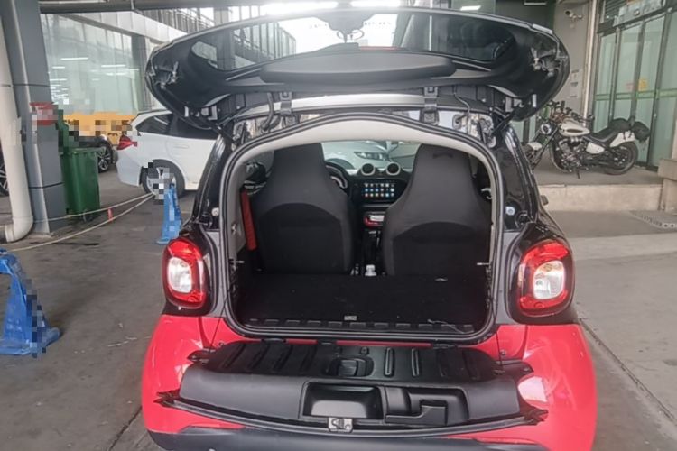 Used smart fortwo 2015 1.0L 52 kW hardtop Dynamic version Trunk