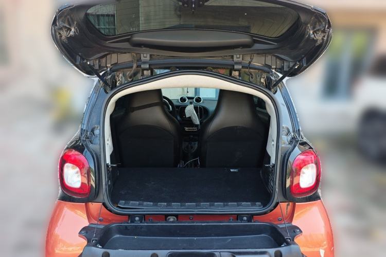 Used smart fortwo 2015 1.0L 52 kW hardtop Dynamic version Trunk