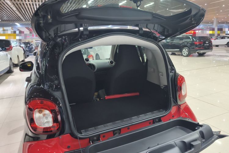 Used smart fortwo 2015 1.0L 52 kW hardtop Dynamic version Trunk