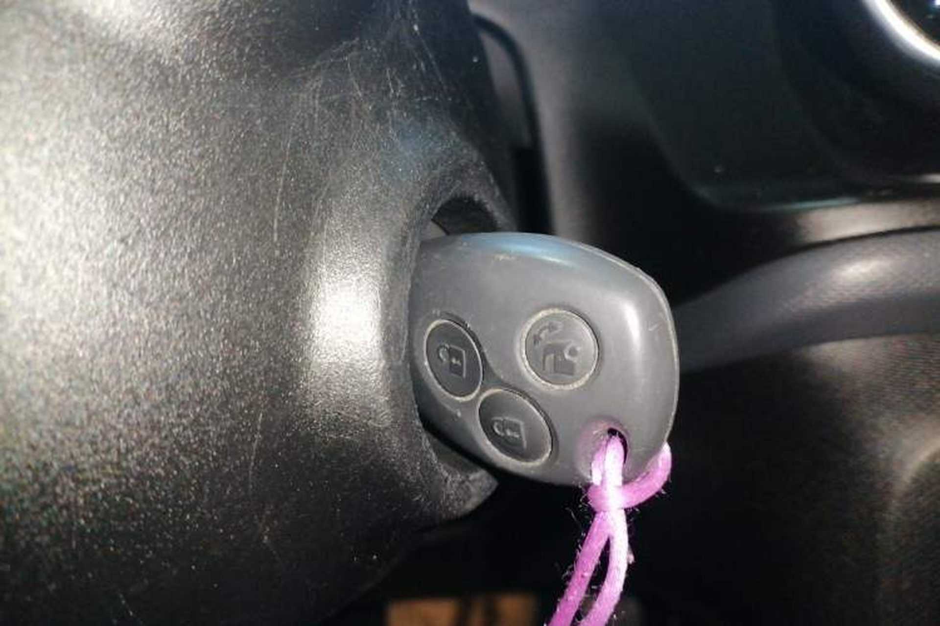 Used smart fortwo 2015 1.0L 52 kW hardtop Dynamic version Vehicle Key