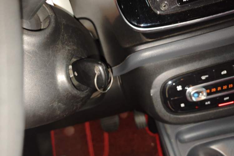 Used smart fortwo 2015 1.0L 52 kW hardtop Dynamic version Vehicle Key