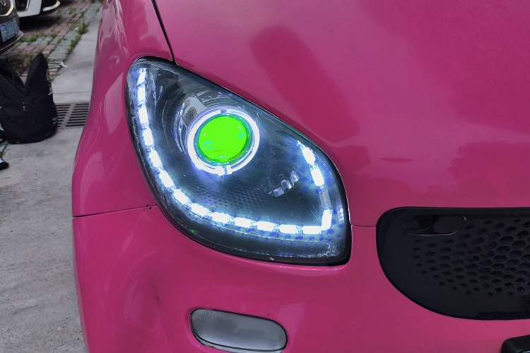 Used smart fortwo 2015 1.0L 52 kW Hardtop Passion Edition Right Front Headlight
