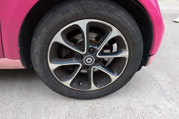 Used smart fortwo 2015 1.0L 52 kW Hardtop Passion Edition Right Front Wheel Hub