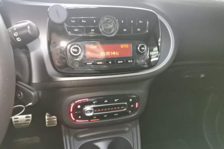 Used smart fortwo 2015 1.0L 52 kW Hardtop Passion Edition Audio And AC Panel